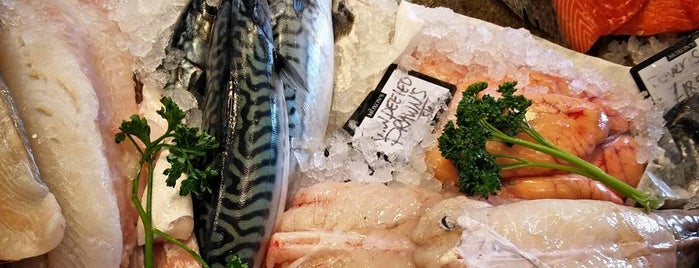 Moxon's Fishmongers is one of Donalさんのお気に入りスポット.