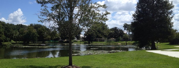 Fountain Lake Park is one of Lugares guardados de Lizzie.