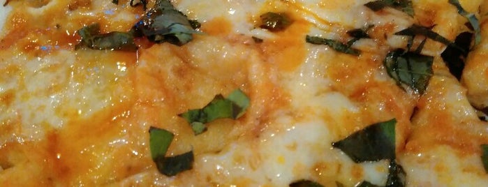Warung PePe Wood Fired Pizza & Pasta is one of Ibu Widi 님이 좋아한 장소.
