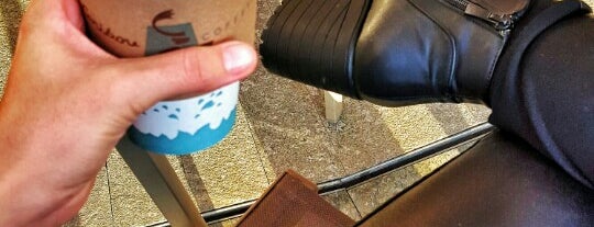 Caribou Coffee is one of ObirFarukさんのお気に入りスポット.