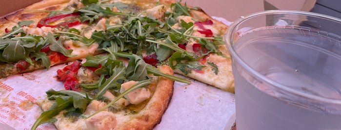 Blaze Pizza is one of Dhaval 님이 좋아한 장소.