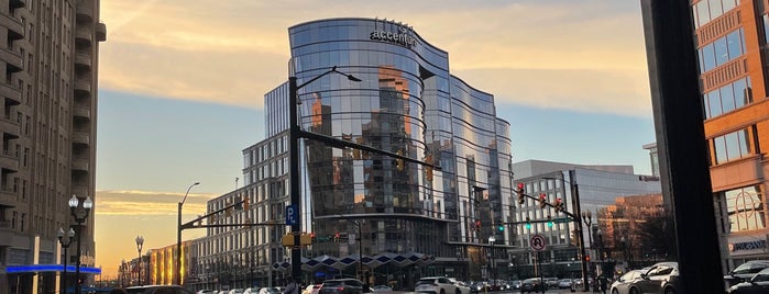 The Westin Arlington Gateway is one of done that.