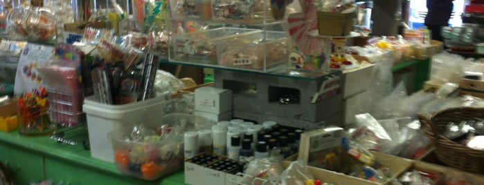 Home Cake Decorating Supply Co is one of Lauraさんの保存済みスポット.