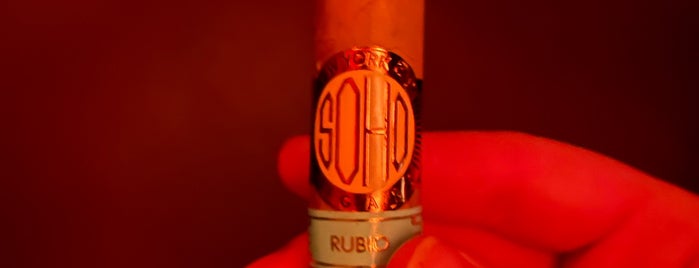 SoHo Cigar Bar is one of Leigh'in Kaydettiği Mekanlar.