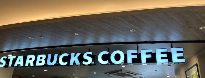 Starbucks is one of コンセントがあるカフェ.