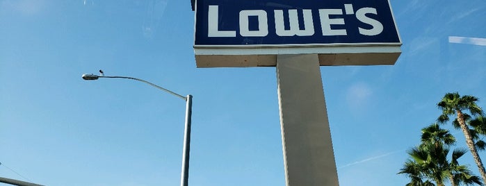 Lowe's is one of Orte, die Paul gefallen.