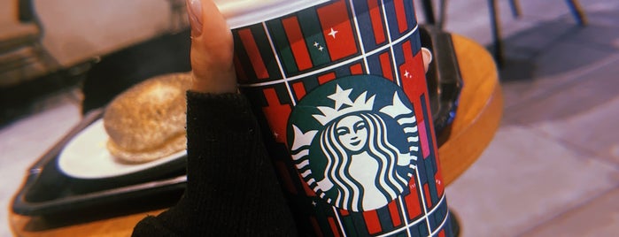 Starbucks is one of Lugares favoritos de Mennan.