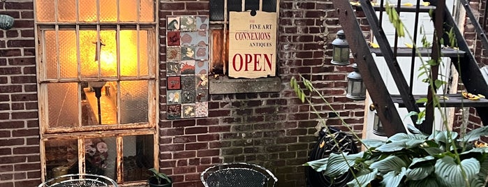 Connexions Gallery is one of places to go.
