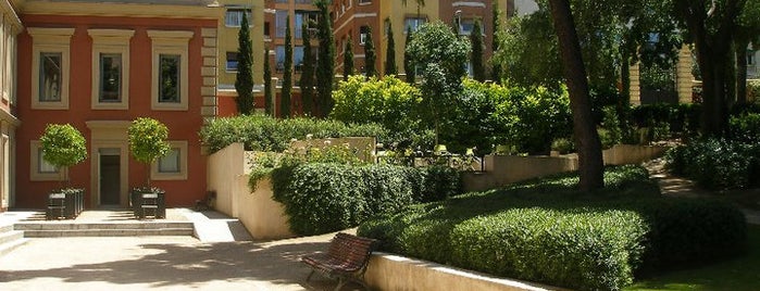 Museo Lázaro Galdiano is one of Jardines bonitos de Madrid.