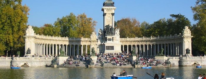 Parque del Retiro is one of Jardines bonitos de Madrid.