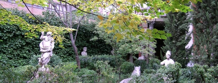 Museo Cerralbo is one of Jardines bonitos de Madrid.