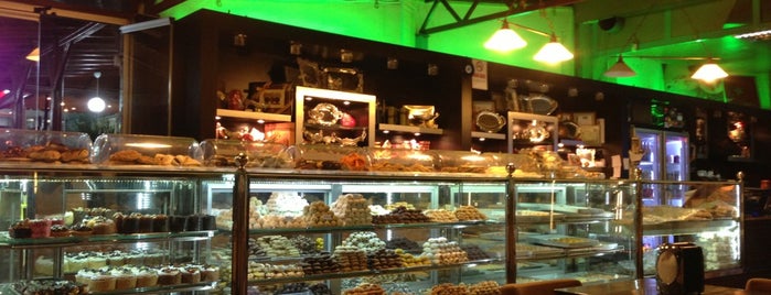 Simge Cafe & Patisserie is one of Posti che sono piaciuti a Bahar.