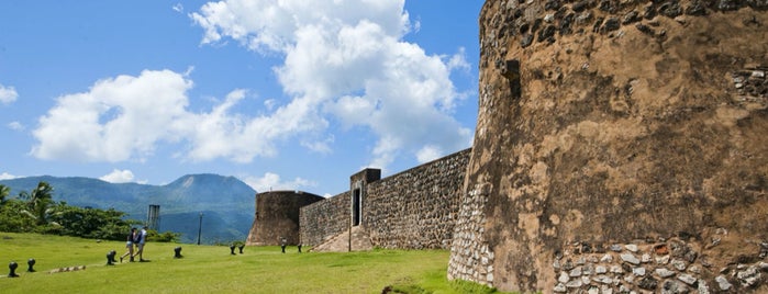 Fortaleza De San Felipe is one of Orte, die Destinos gefallen.