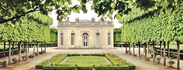 Petit Trianon is one of Château de Versailles.