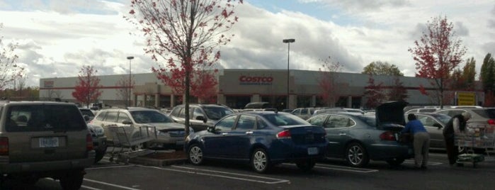 Costco is one of Locais curtidos por Mikell.