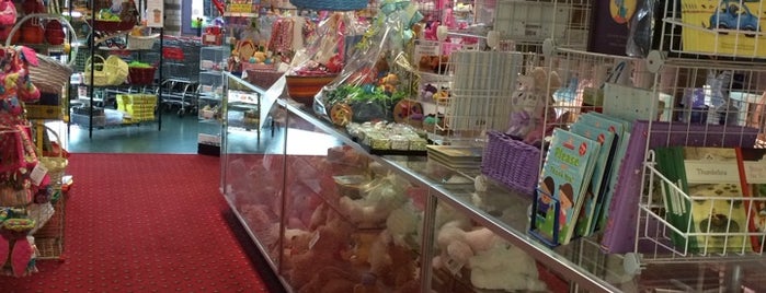 Phillip's Toy Mart is one of Jaredさんのお気に入りスポット.
