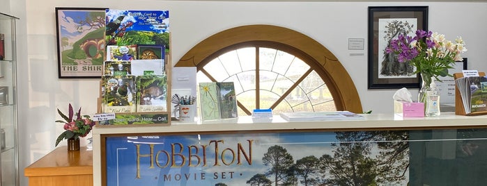 Hobbiton Movie Set Tour is one of Ozzie Kiwi.