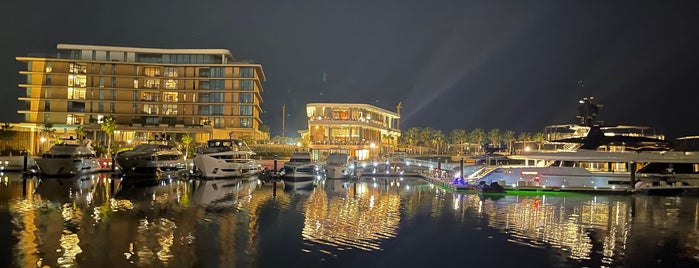Bvlgari Yacht Clvb Dubai is one of Lugares favoritos de Maryam.