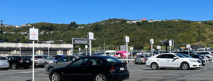 Wellington Airport (WLG) is one of Tempat yang Disukai Doc.