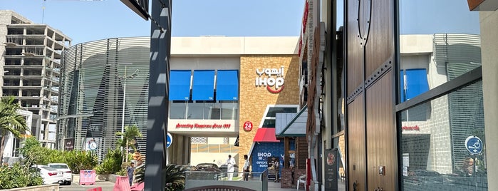 Le Mall is one of جدة.