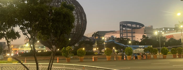 Mall of Asia Globe is one of Top 10 dinner spots in Makati City, Philippines.