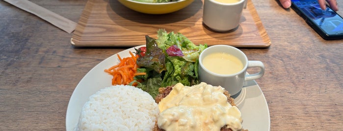 TABLES CoffeeBakery & Diner is one of 大阪.