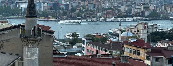Giriftar Cafe is one of Istanbul.