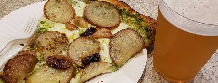 Oz Pizza is one of Andrew : понравившиеся места.