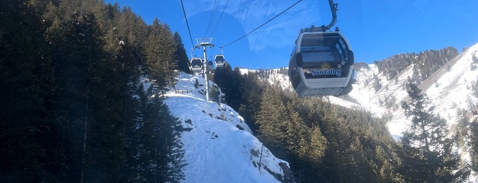 Roundhouse Gondola is one of travels.