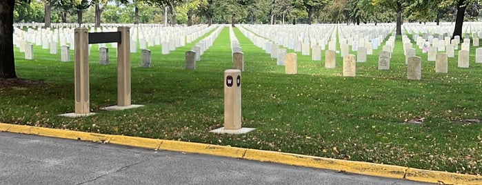 Fort Snelling National Cemetery is one of All The Places I Can Think of That I've been.