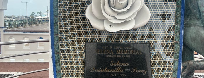 Selena Memorial Mirador de la Flor is one of Road Trips.