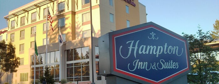 Hampton Inn & Suites is one of Tempat yang Disukai Joshua.