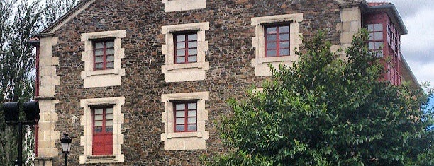 Biblioteca Casa do Patín is one of habituales en ferrol.