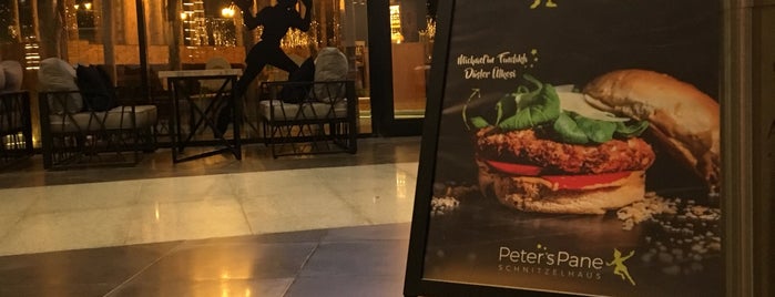 Peter‘s Pane Schnitzelhaus is one of Restoran - Dünya Mutfağı- Pizza- Şarap Evi.