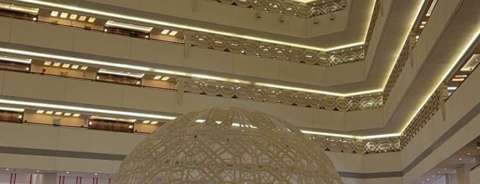 Sheraton Grand Doha Resort & Convention Hotel is one of Dohah.