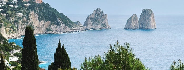 Isla de Capri is one of Italia.