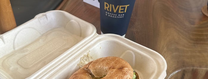 Rivet Coffee is one of สถานที่ที่ Rew ถูกใจ.