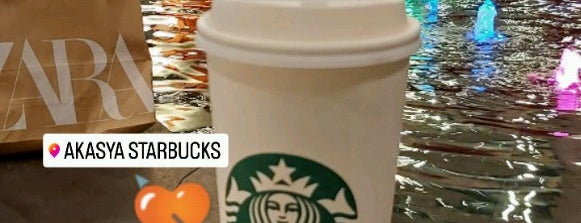 Starbucks is one of สถานที่ที่ ***** ถูกใจ.