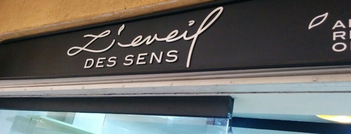 L' eveil des sens is one of Lieux sauvegardés par Elizabeth.