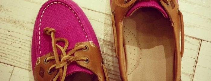 Sperry Top-Sider is one of Locais curtidos por Richard.