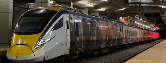 KTM Gemas Railway Station (Stesen Keretapi) is one of Makan makan.