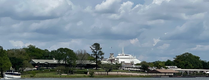 Grand Floridian Boat Launch is one of Tempat yang Disukai Lucas.