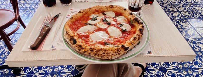 Pizzium is one of Gianlucaさんのお気に入りスポット.