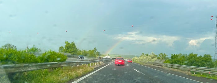 M3 autópálya is one of Hungarian roads.