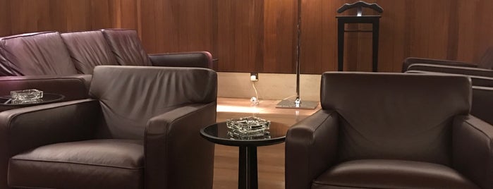 Qatar Airways First Class Lounge is one of Locais curtidos por Daniel.