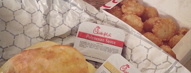 Chick-fil-A is one of Lugares favoritos de Ron.
