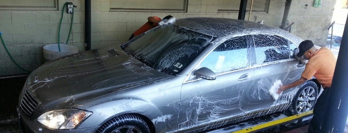 Autopia Car Wash is one of Locais curtidos por Rob.