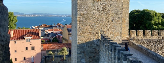 Замок Святого Георгия is one of Portugal.