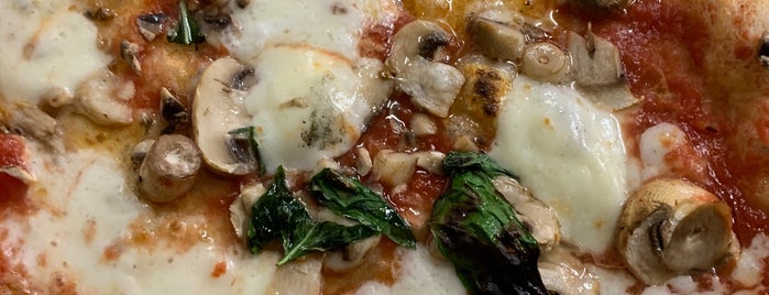 Pizzeria e trattoria da ISA is one of Tokyo Pizza.