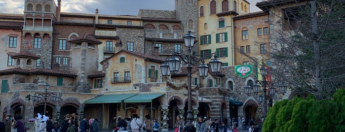 Tokyo DisneySea is one of Ultimate Tokyo Guide.